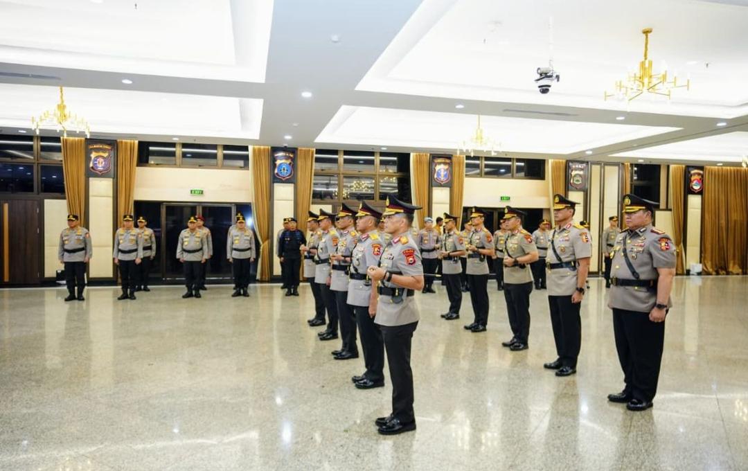 Kapolri Pimpin Pelantikan dan Sertijab, Sejumlah Pejabat Utama Mabes Polri dan Kapolda