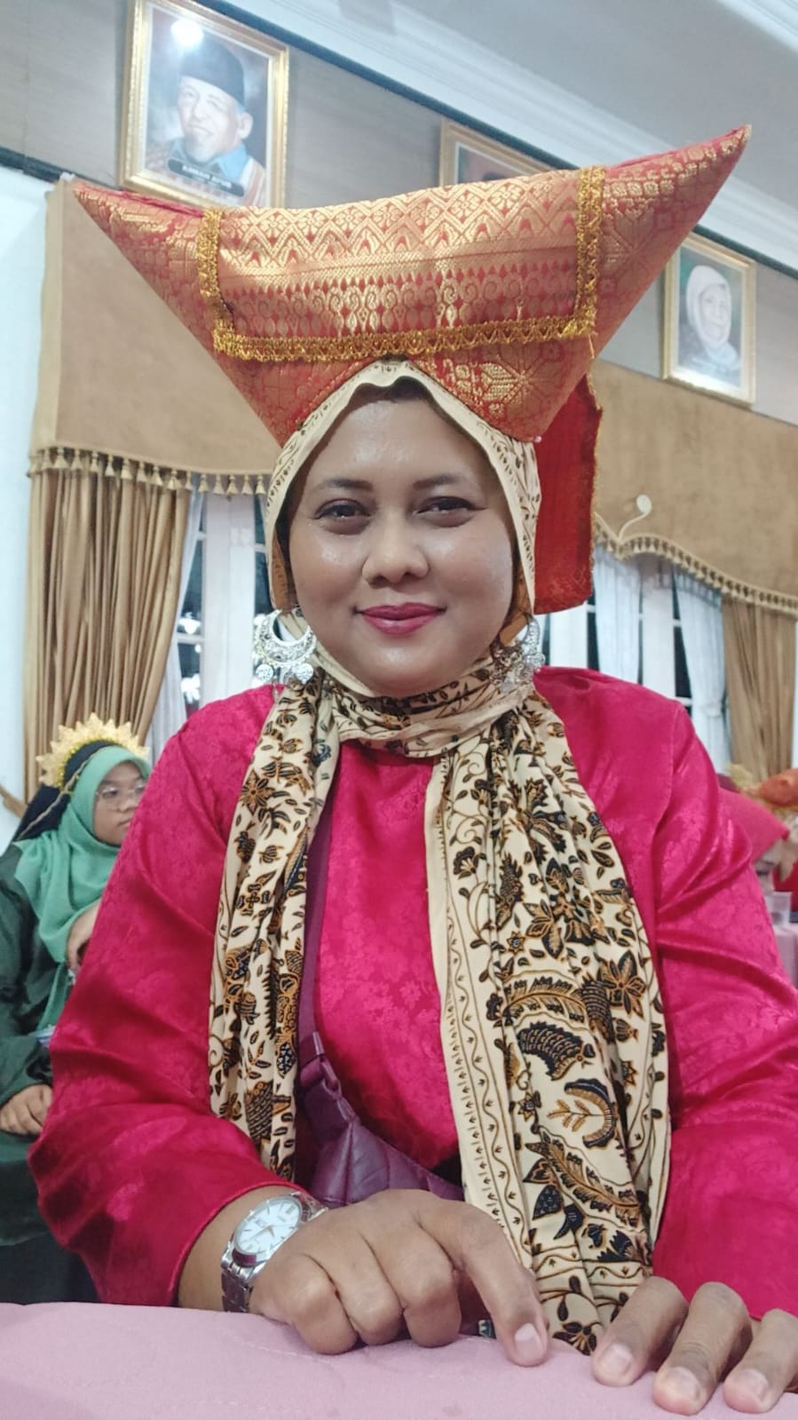 ✍️ LENGGOGENI: JEJAK TINTA EMAS SEORANG SRIKANDI PERS SUMATERA BARAT