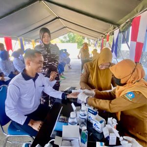 Peduli Kesehatan, Prajurit dan Jalasenastri Lanal Bintan Ikuti Skrining PTM dan Cek Kesehatan Gratis