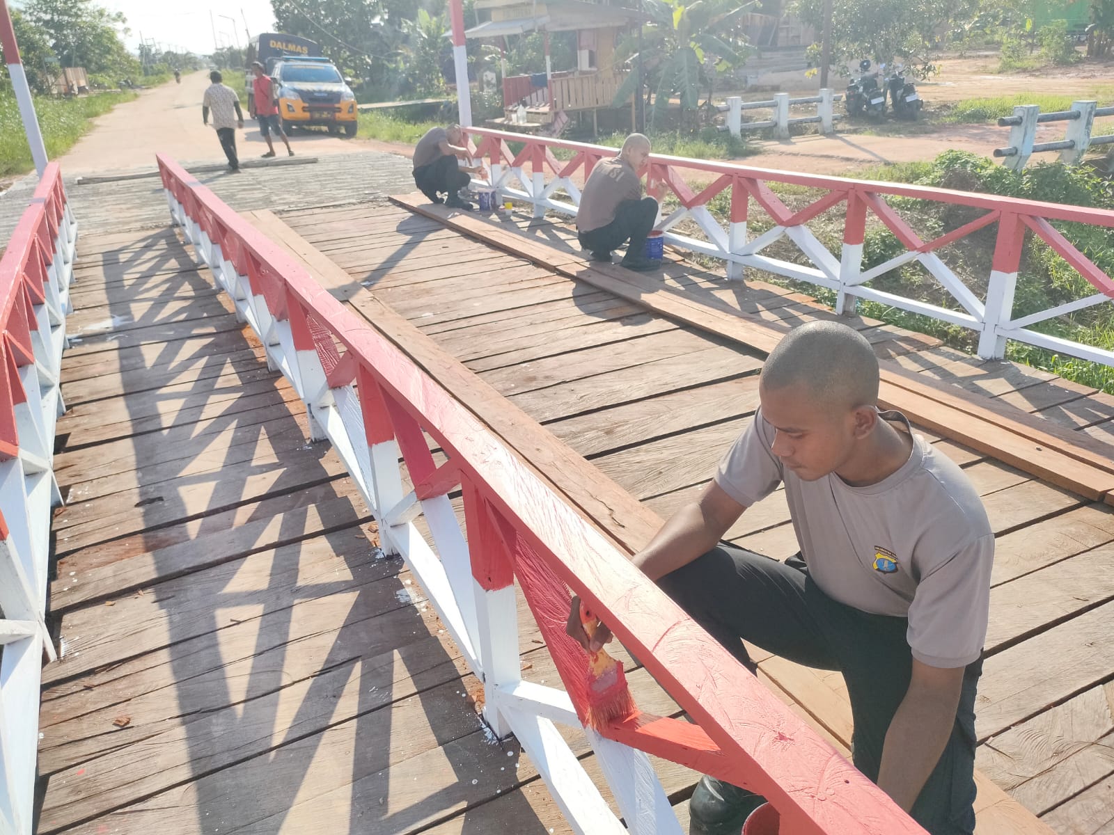 JEMBATAN MERAH PUTIH POLRES KUTIM RAMPUNG 100 PERSEN