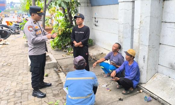 Polisi Ajak Pekerja TKBM Pelabuhan Tanjung Priok Jaga Kamtibmas dan Utamakan Keselamatan Kerja