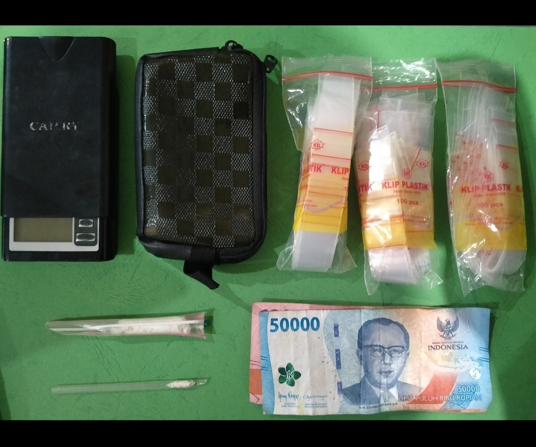 Polrestabes Surabaya Amankan Tersangka Pengedar Narkoba, Sita 42,9 Gram Sabu