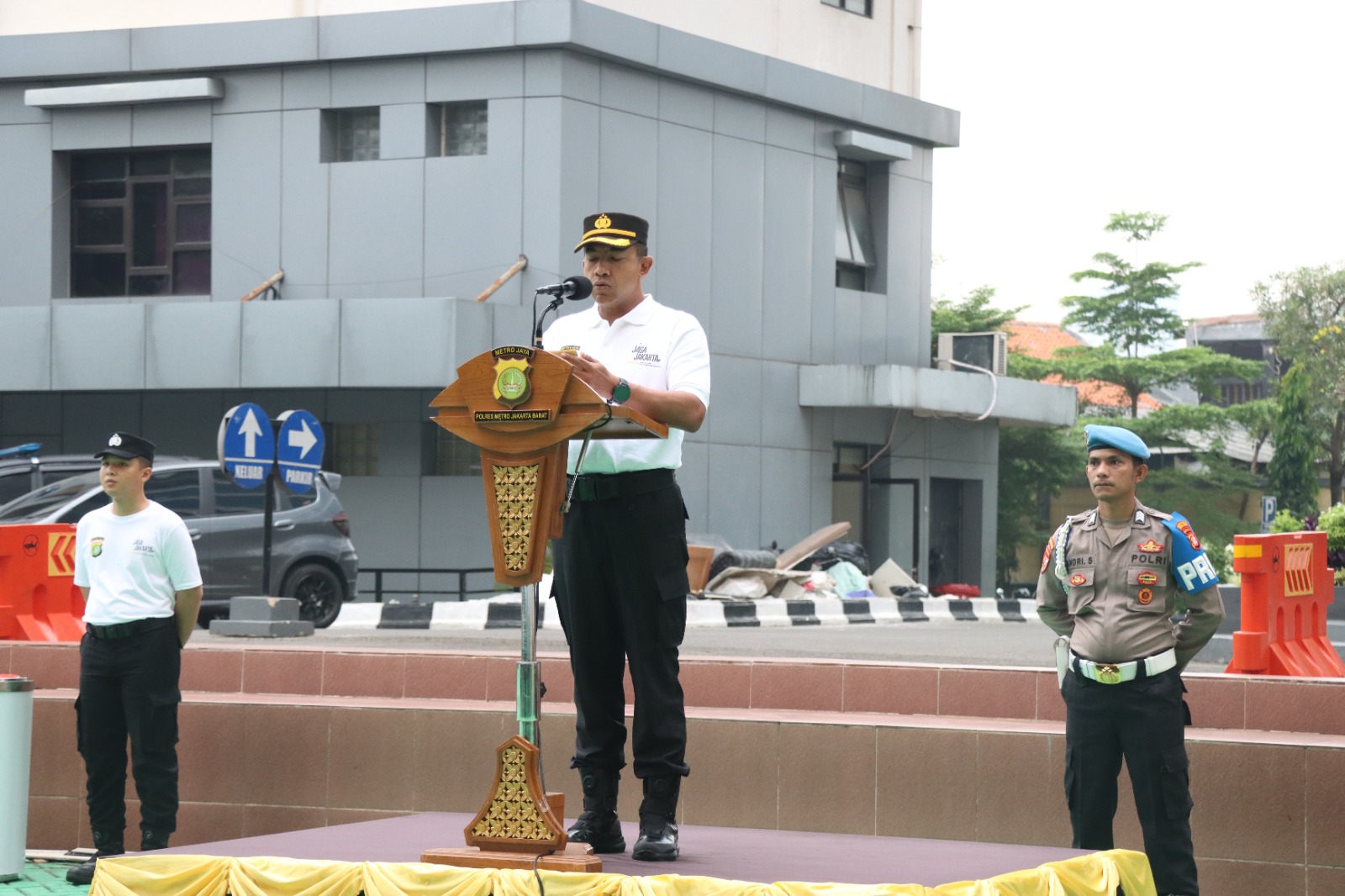 Budayakan Lingkungan Bersih, Polres Metro Jakarta Barat Gelar Apel Pencanangan Jaga Jakarta Bersih dan Asri secara serentak