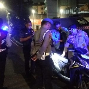 Polsek Kebon Jeruk Intensifkan Razia Malam untuk Antisipasi Begal dan Tawuran