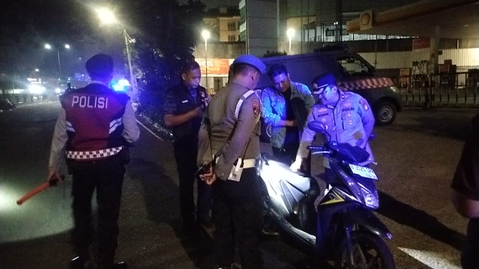 Polsek Kebon Jeruk Intensifkan Razia Malam untuk Antisipasi Begal dan Tawuran