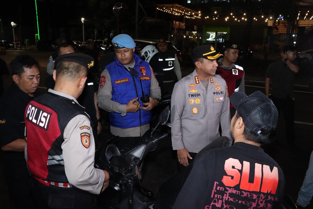 Cegah Kejahatan Jalanan, Polres Jakbar Intensifkan Patroli dan Operasi Kepolisian, 4 Orang Bawa Sabu dan Obat Terlarang