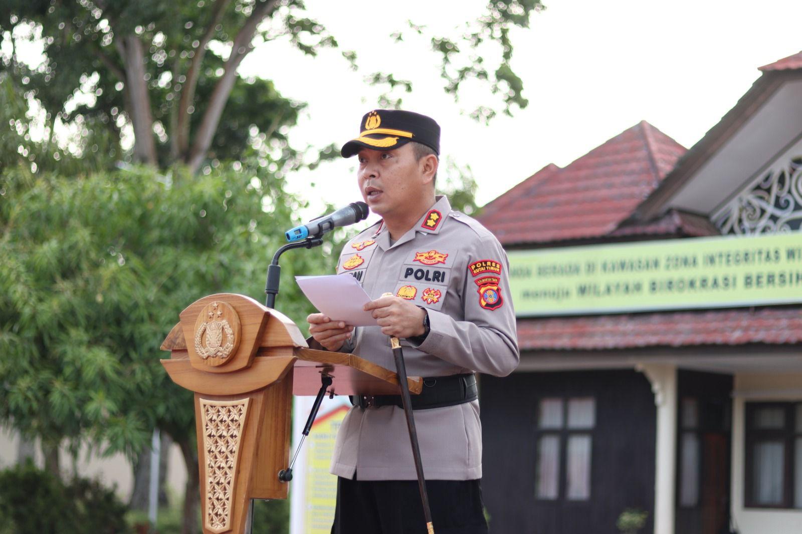 SAMBUTAN KAPOLRES KUTIM UTAMAKAN KEAMANAN DAN KENYAMANAN MASYARAKAT DI APEL PENGAMANAN MALAM TAKBIRAN DAN SHOLAT IDUL ADHA 1447 H
