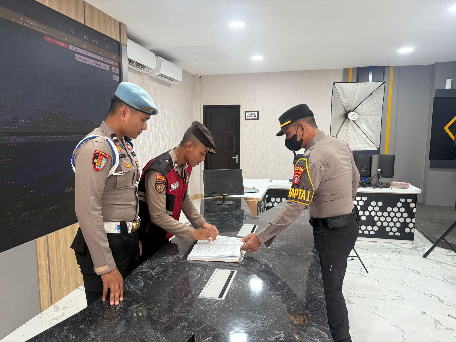 KAPOLRES KUTIM AJAK WARGA MANFAATKAN LAYANAN 110