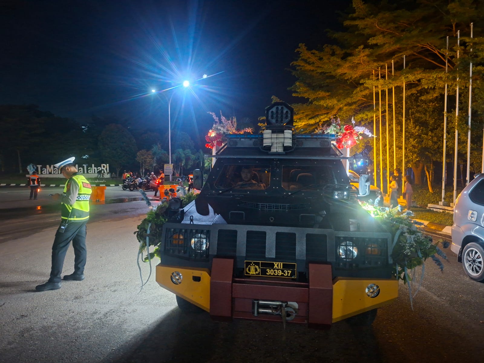 WUJUD KEBERSAMAAN, POLRES KUTIM TURUT MERIAHKAN TAKBIR KELILING BERSAMA MASYARAKAT SAMBUT IDUL ADHA 1447 H