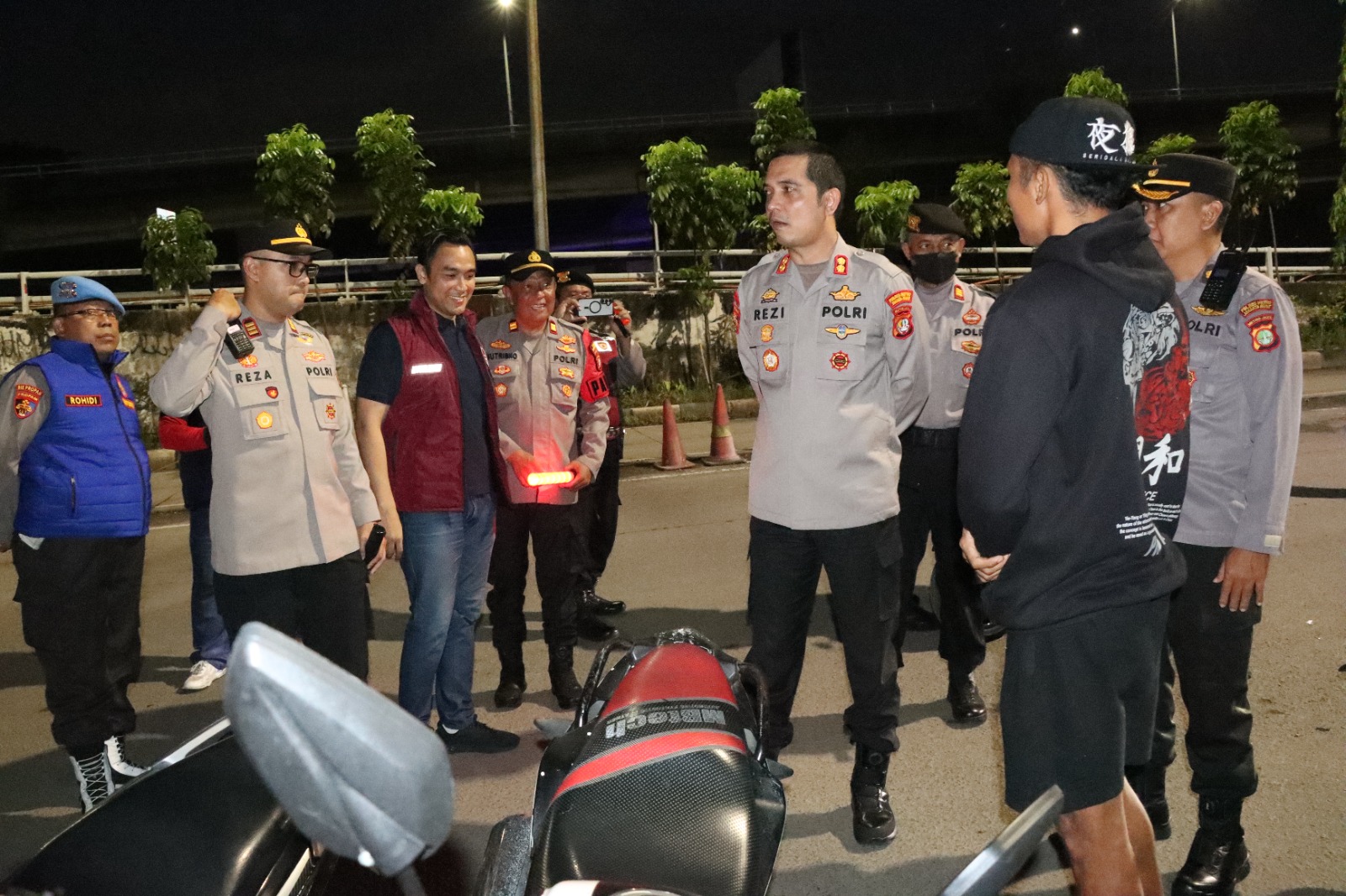 Wakapolres Jakbar Pimpin Patroli Mobile dan Razia Kejahatan Jalanan Dini Hari