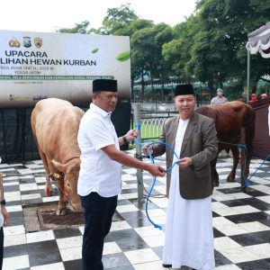 Iduladha 1447 H Polda Jatim Salurkan Ratusan Hewan Kurban untuk Masyarakat