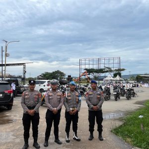 POLRES KUTIM AMANKAN SHOLAT IDUL ADHA DI TELUK LINGGA, RATUSAN JAMAAH BERIBADAH KHUSYUK