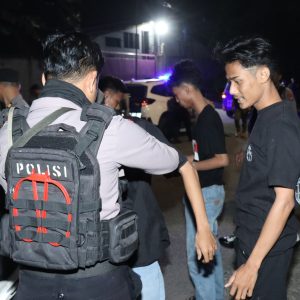 Polres Jakbar Gelar Razia dan Patroli Mobile, Polisi Amankan Sajam