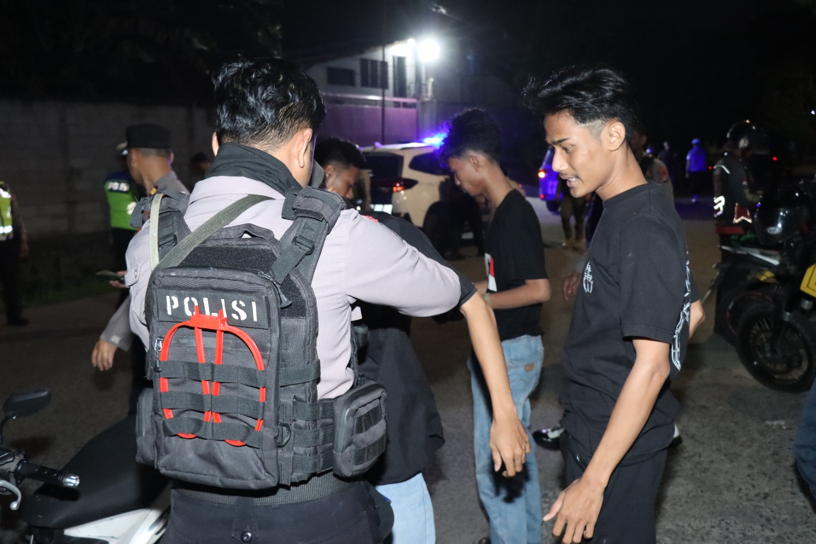 Polres Jakbar Gelar Razia dan Patroli Mobile, Polisi Amankan Sajam