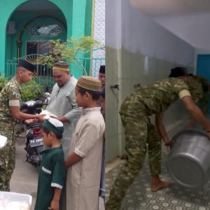 Bukan Sekadar Jumat Berkah, Program SEJUK Yonif TP 859/RBK Satukan TNI dan Masyarakat di Supiori