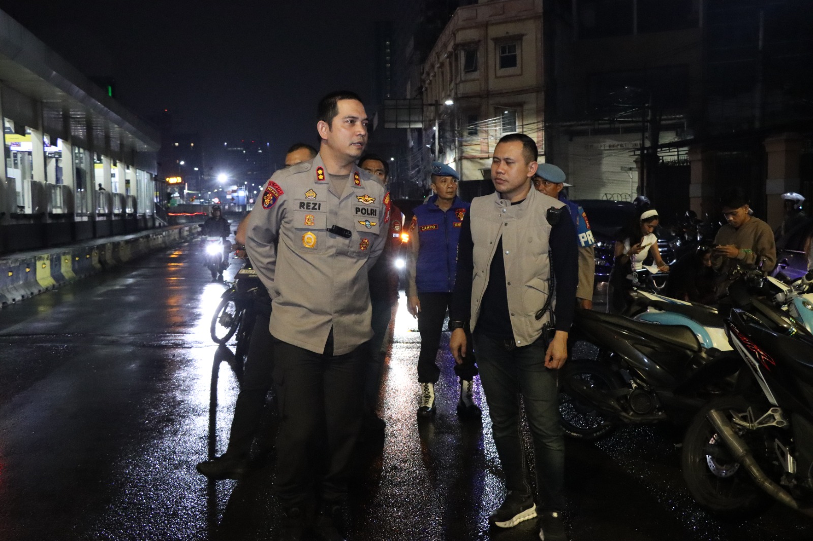 Wakapolres Jakbar Pimpin Razia dan Patroli Mobile, Dua Orang Pembawa Obat Terlarang Diamankan