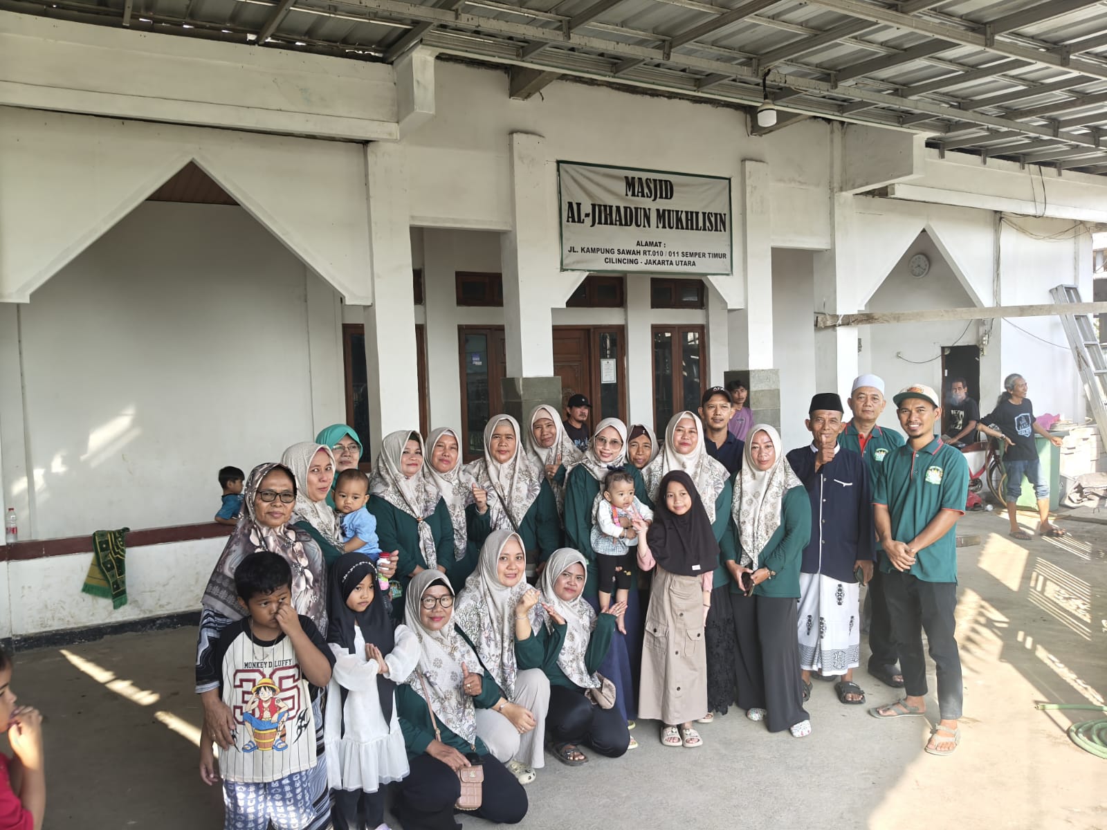 Semangat Gotong Royong Warnai Idul Adha di Masjid Al-Jihadun Mukhlisin, 2 Sapi dan 6 Kambing Disembelih