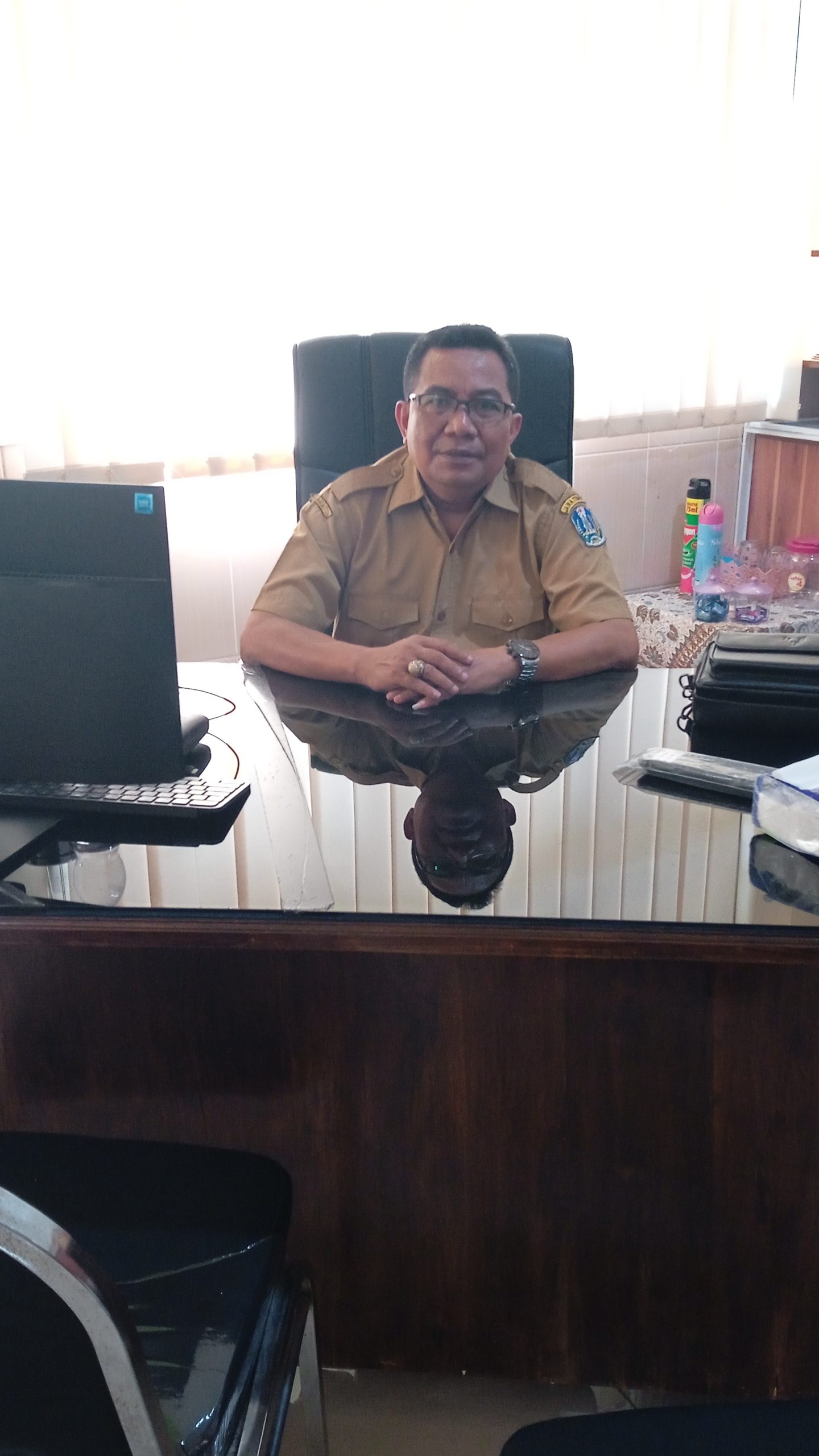 Kepsek SMKN 1 Suherman Hidayat S.Pd.MM  Ajak Siswa Siswi Latihan Renang di Sampang Water Park Saja