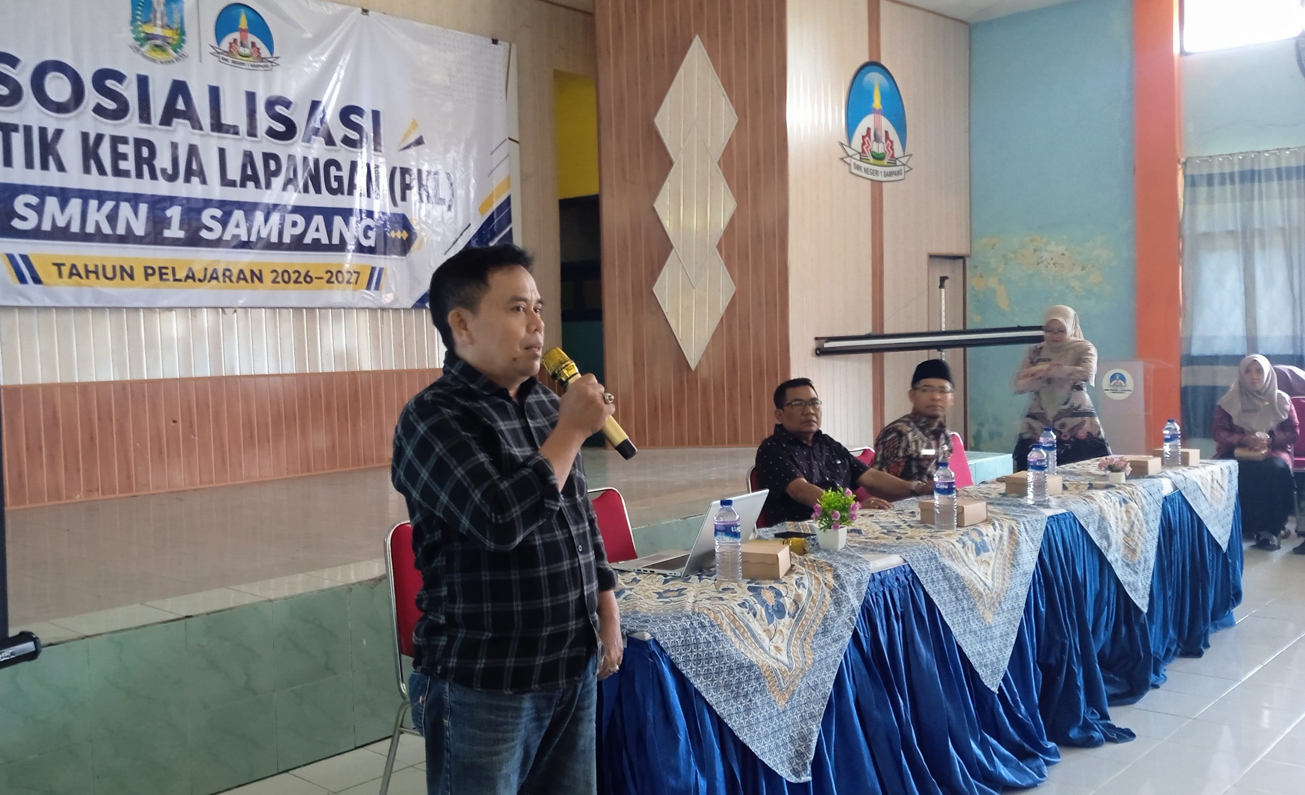 Bang J Berikan Materi Asuransi Kecelakaan Diri Siswa Pada Sosialisasi PKL SMKN 1 Sampang Tahun Pelajaran 2026 – 2027