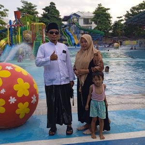Wisatawan Domistik, Ustad Mulyadi Asal Tambelengan Ajak Masyarakat Sampang Kunjungi Sampang Water Park