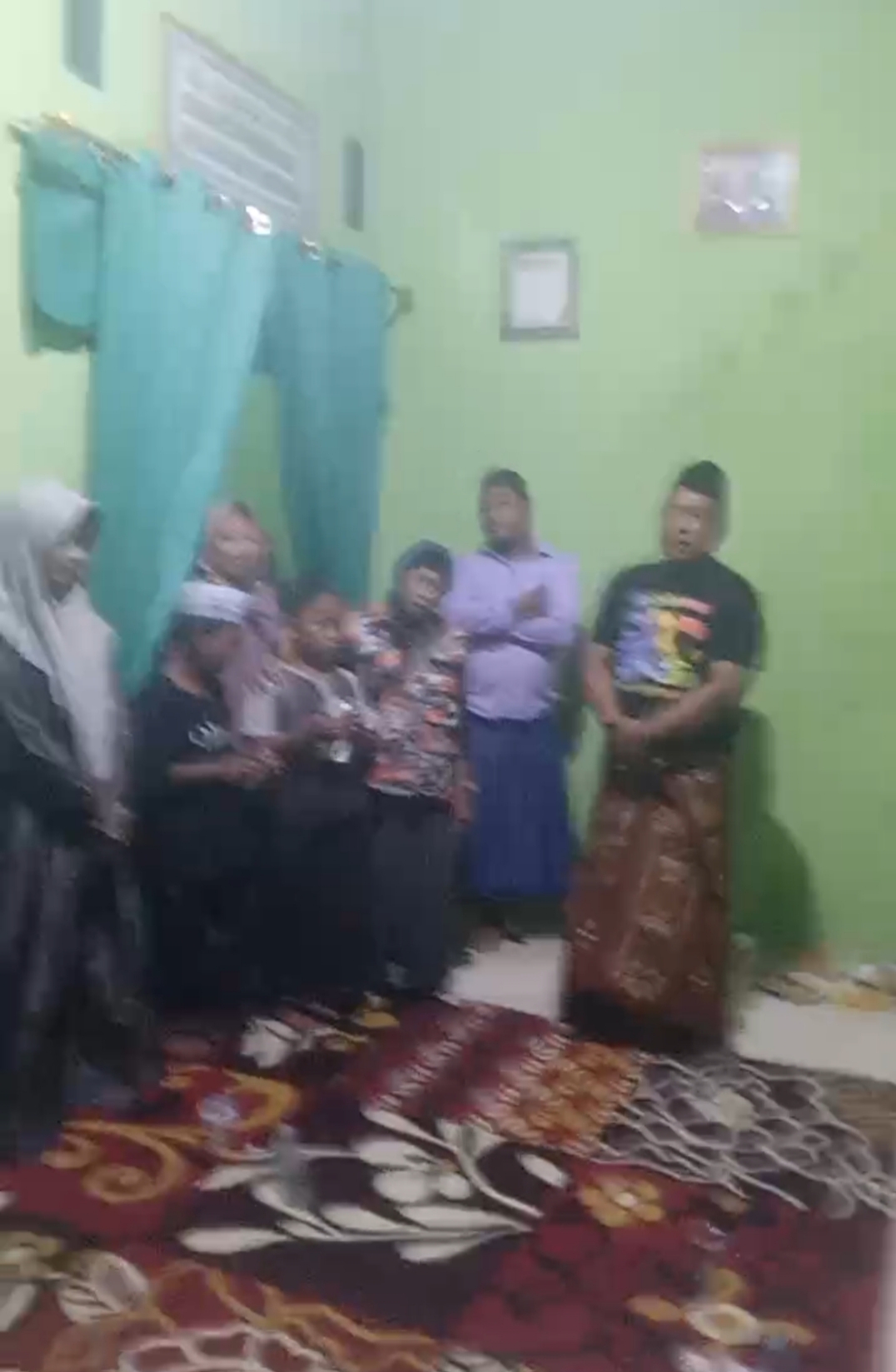 Lsm Gmbi distrik Gresik Gelar Santunan Anak Yatim di Rumah Bpk Arif di Dsn  purworejo ds metatu Kec Benjeng Kab Gresik