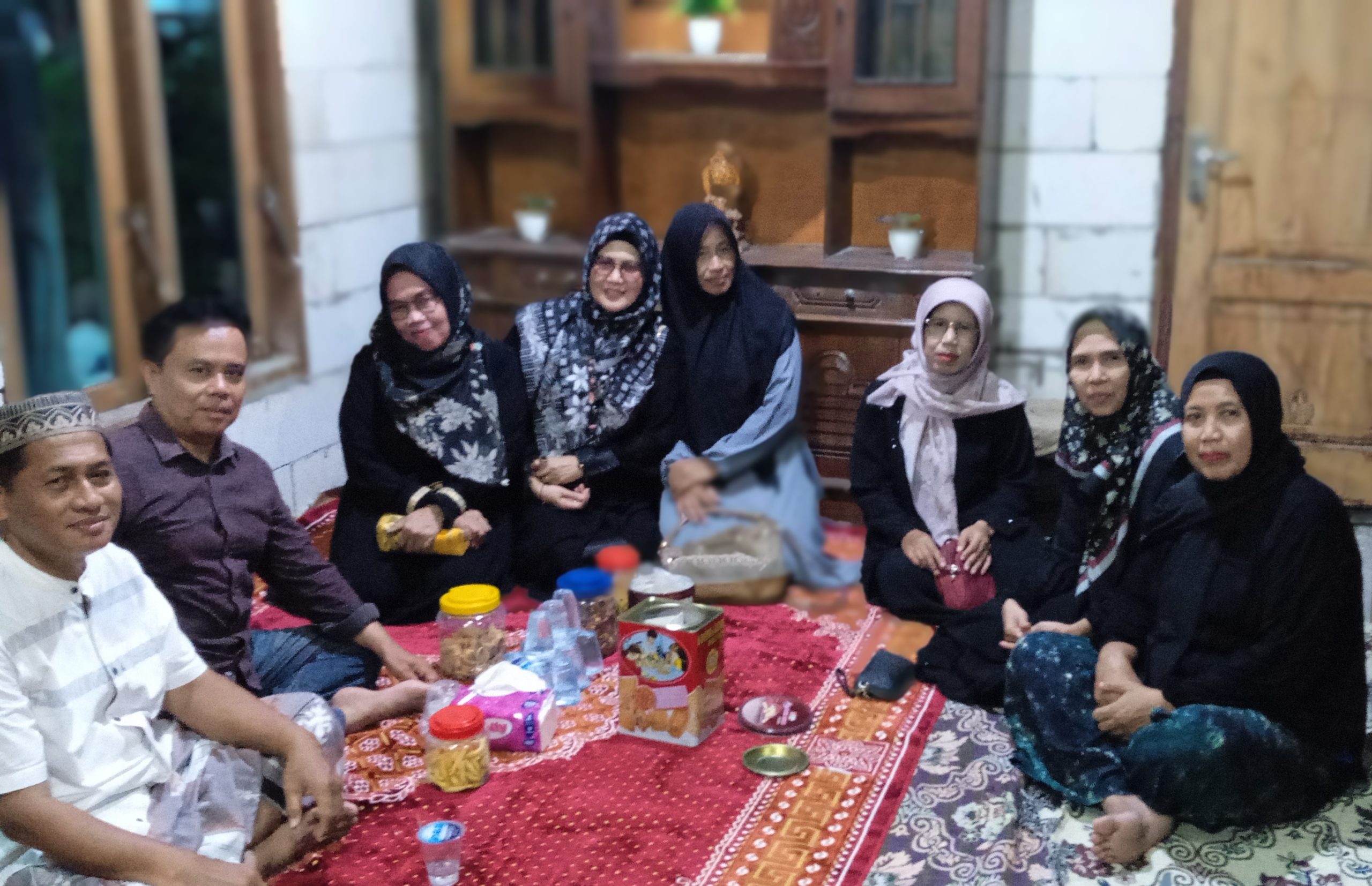 Agenda Pamungkas, Alumni SMANSA 88 Takziyah Kerumah Almarhumah Orangtua Marhamah Noer di Torjun