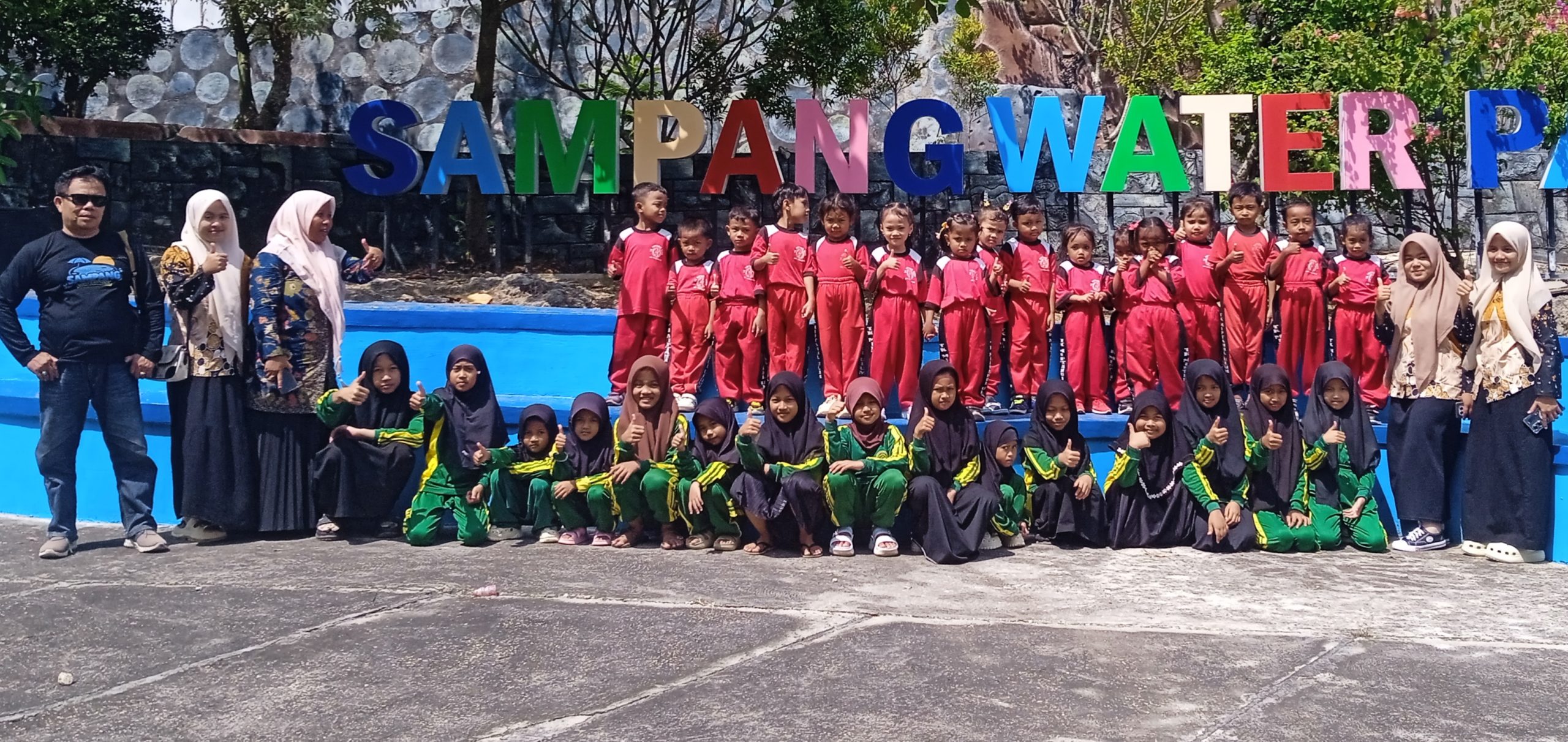 TK dan SDS MIFTAHUL ULUM Tambelengan Favoritkan Sampang Water Park