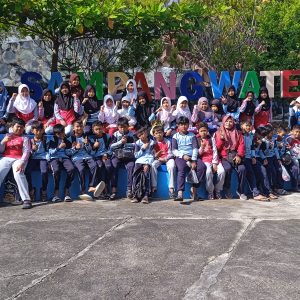 UPTD SDN Banyuanyar 1 Praktek Renang di Sampang Water Park