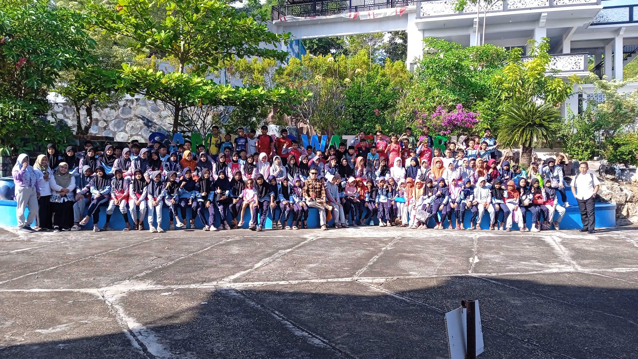 UPTD SDN Banyuanyar 1 Siswa Kls IV AB Kls VI AB Praktek Renang di Sampang Water Park