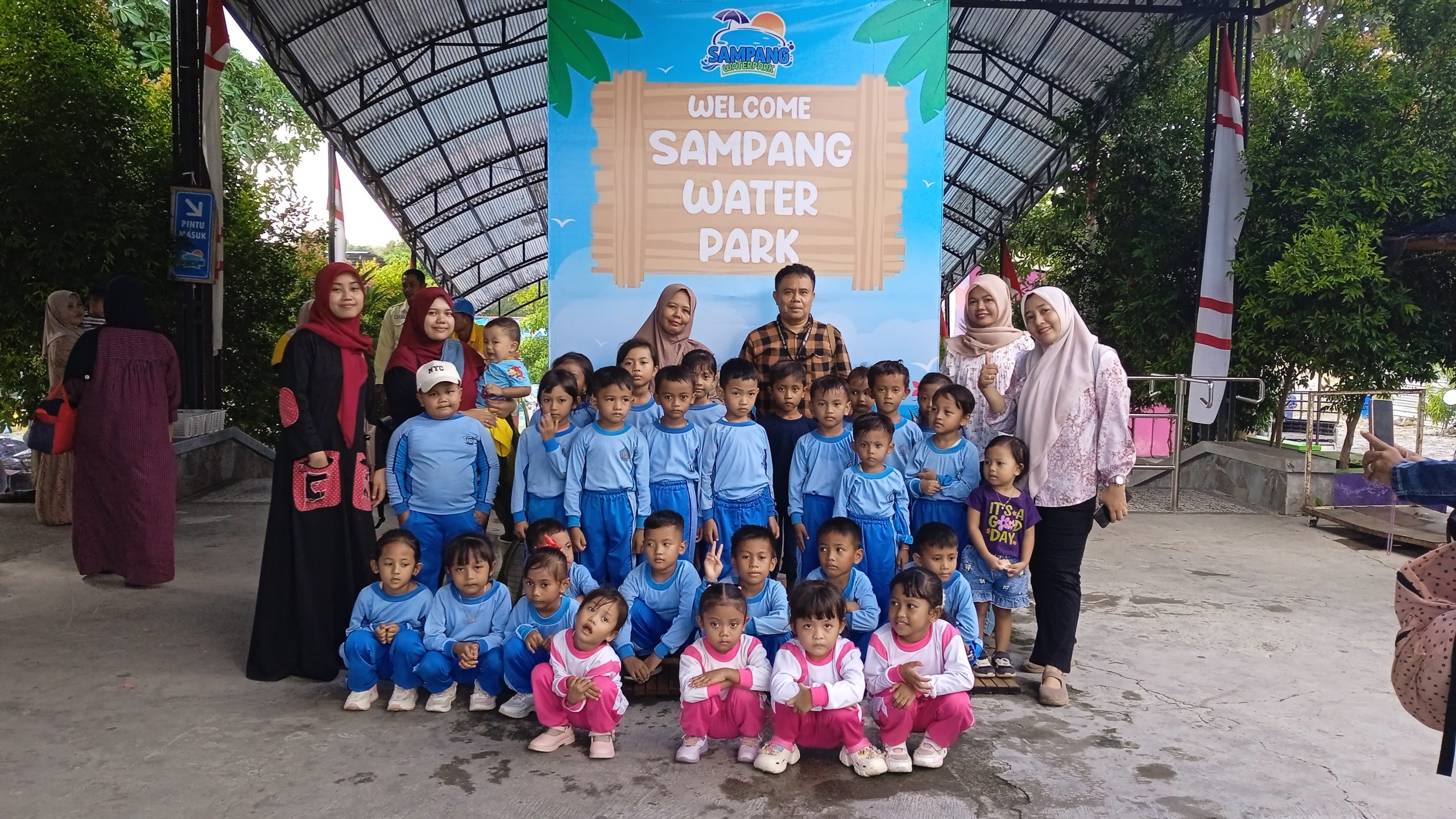 Yayasan Sekar wangi Komis Kedungdung Ramaikan Sampang Water Park
