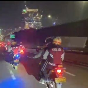 Tim Patroli Ditsamapta Polda Metro Jaya Amankan 3 Pemuda Diduga Bawa Celurit di Cideng