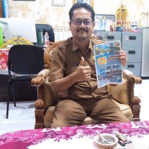 KepSek SMKN 2 Ajak Siswa Latihan Renangnya di Kolam Sampang Water Park Saja