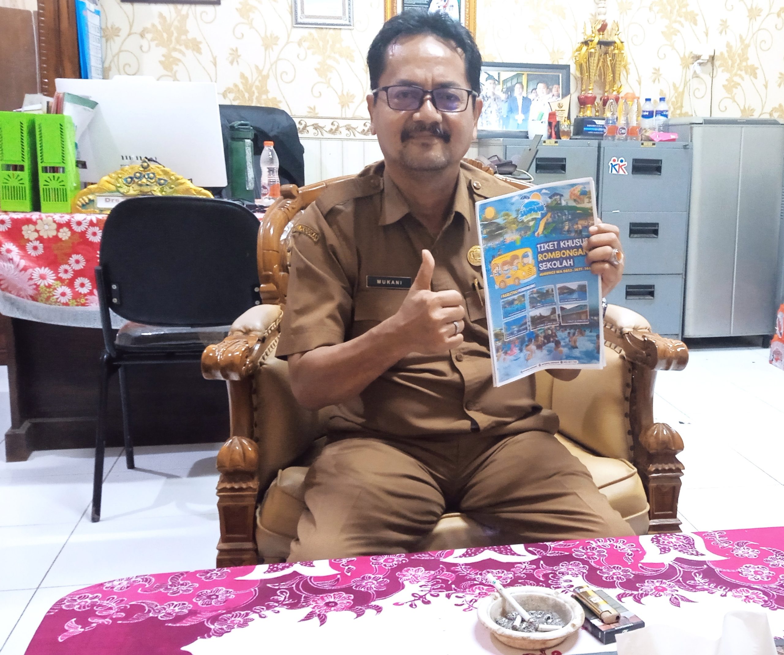 KepSek SMKN 2 Ajak Siswa Latihan Renangnya di Kolam Sampang Water Park Saja