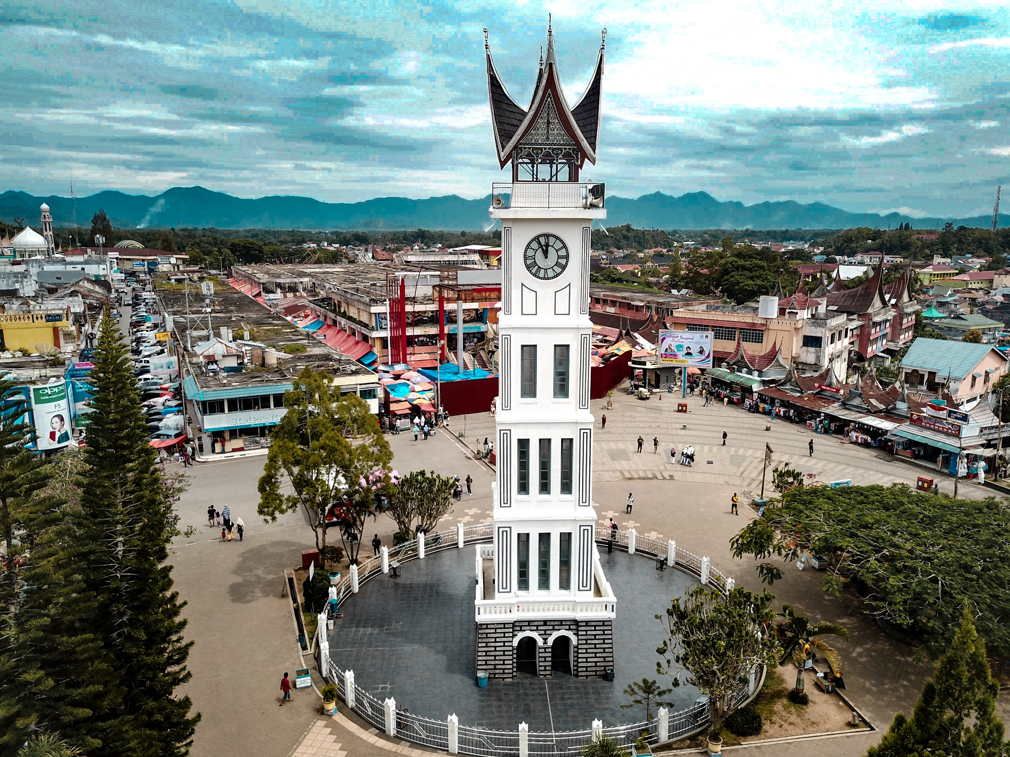 ⏳ JAM GADANG BUKITTINGGI: DETAK JIWA YANG BERGEMA KE SEMESTA DUNIA