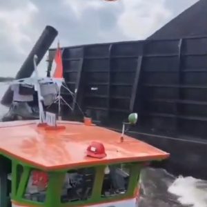 Detik-detik Kapal Tongkang Batu Bara Kembali Tabrak Tiang Pancang Jembatan Lalan Muba, Pengawasan KSOP dan Jalur Sungai Disorot