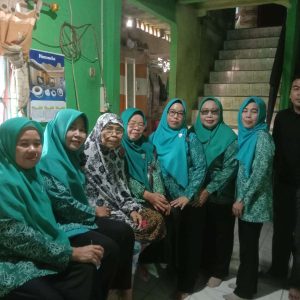 Jumat BertandangTP-PKK Kelurahan Sukajadi Mempererat Silaturahmi Sekaligus Besuk Anggota yang Sedang Sakit