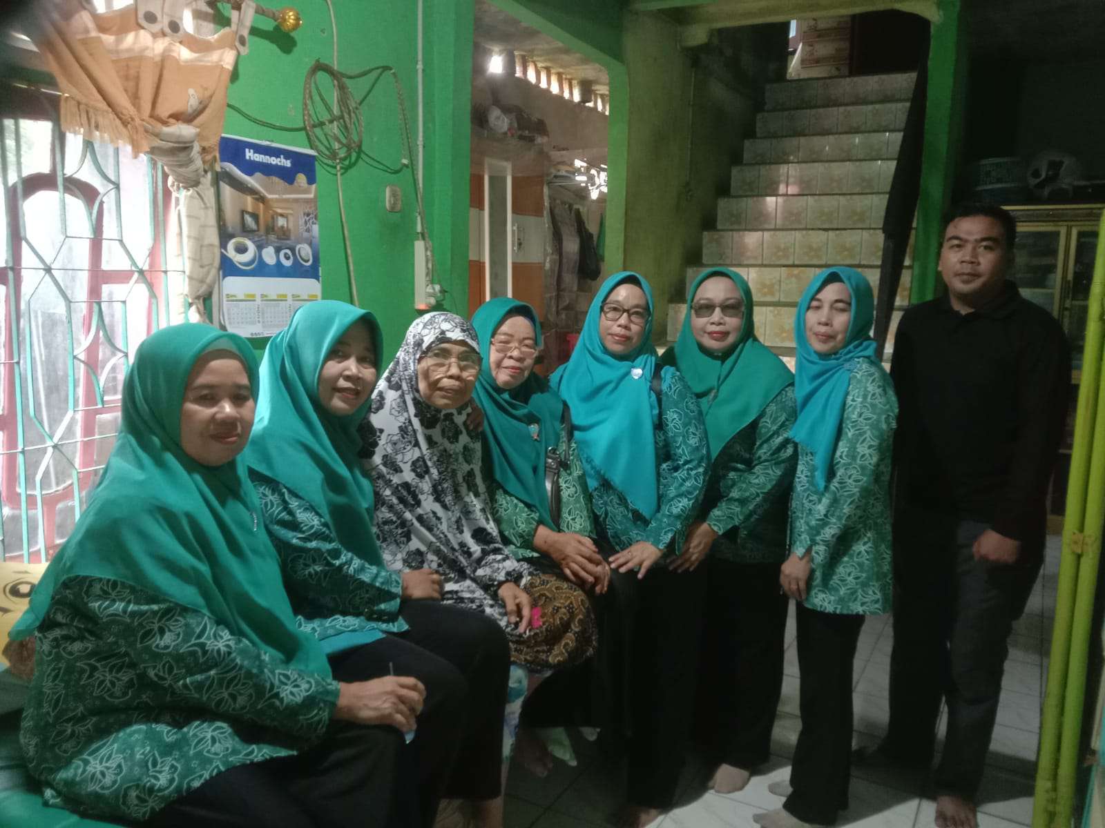 Jumat BertandangTP-PKK Kelurahan Sukajadi Mempererat Silaturahmi Sekaligus Besuk Anggota yang Sedang Sakit