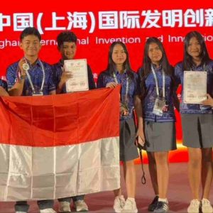 Rebut Medali Emas Dan Perak, Siswa SMAN 1 Denpasar Juara Tingkat Internasional Even SHIE Di Sanghai