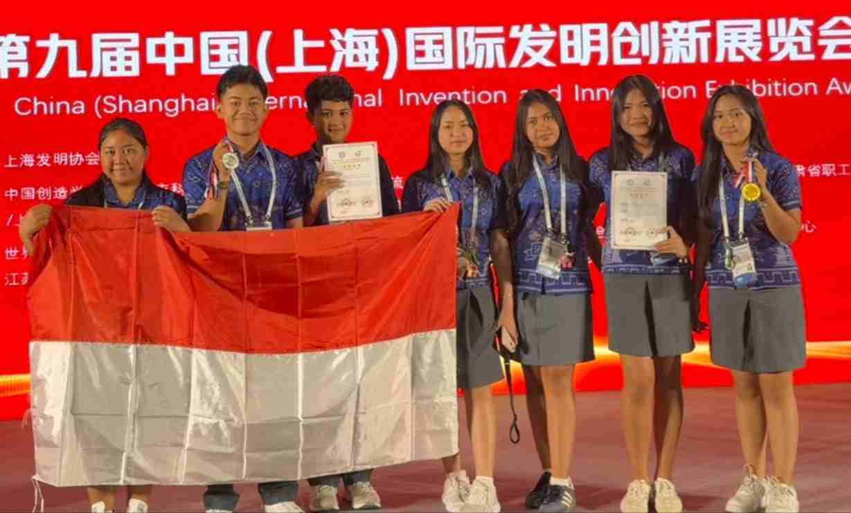 Rebut Medali Emas Dan Perak, Siswa SMAN 1 Denpasar Juara Tingkat Internasional Even SHIE Di Sanghai