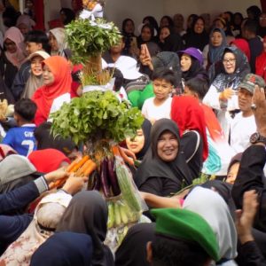 Kegoatan Foto : Ribuan Warga Meriahkan Hari Jadi Cibanteng (HJC) ke-48 dengan Karnaval dan Pagelaran Budaya
