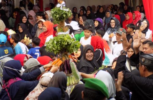 Kegoatan Foto : Ribuan Warga Meriahkan Hari Jadi Cibanteng (HJC) ke-48 dengan Karnaval dan Pagelaran Budaya