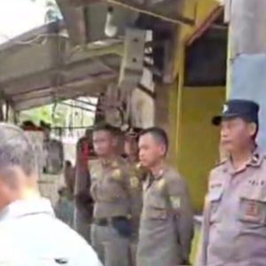 Kegiatan Foto : Gercep Polsek Tamansari Bersama Muspika Gerebek Lokasi Peredaran Obat Terlarang