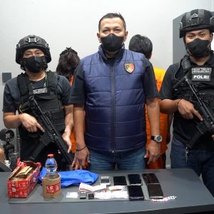 POLDA METRO JAYA MENGAMANKAN SEPASANG KEKASIH PENGEDAR NARKOBA DI JAKARTA BARAT