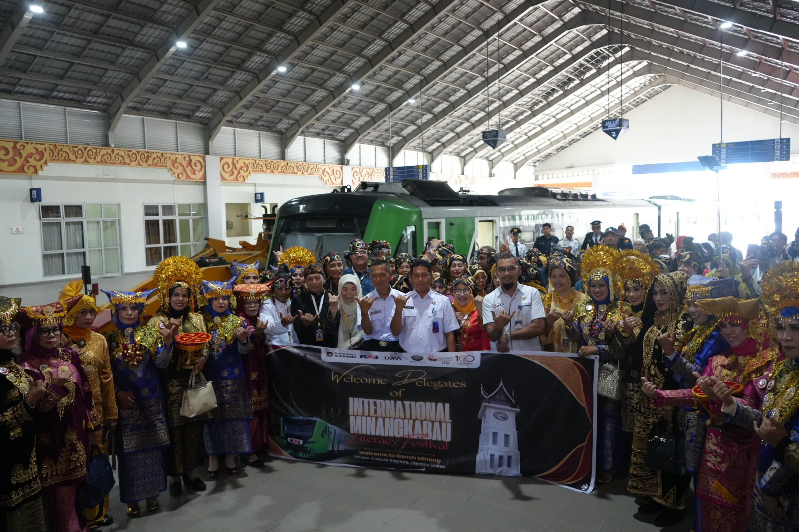✨ SAJAK DAN WARNA MINANG MERANGKAI DUNIA DI STASIUN ✨