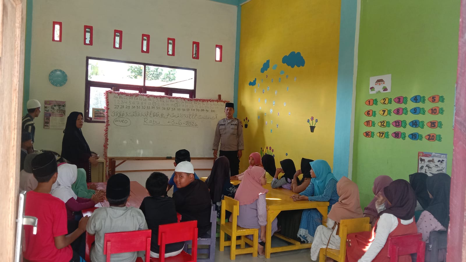 Luar Biasa Kanit Binmas Polsek Binjai Berbagi Ilmu Belajar Baca Al-Qur’an dan Ilmu Agama Islam di Yayasan Asmaul Husna