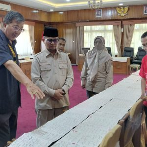 Bunda Literasi Sumbar  dan  Wawako Bukittinggi  Kunjungi Pameran Kaligrafi 100 Meter