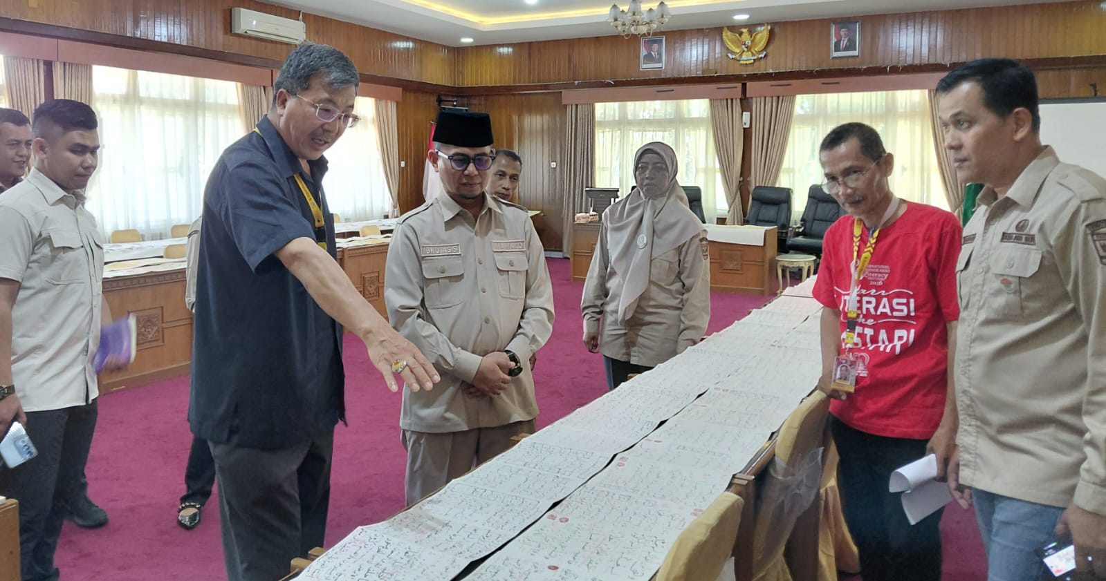 Bunda Literasi Sumbar  dan  Wawako Bukittinggi  Kunjungi Pameran Kaligrafi 100 Meter