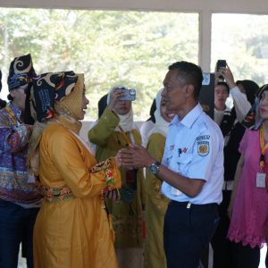 DIVISI REGIONAL II SUMATERA BARAT KAI MENJADI JEMBATAN PERSAHABATAN DUNIA, STASIUN YANG MEMBUKA TANGAN MENYAMBUT DUNIA