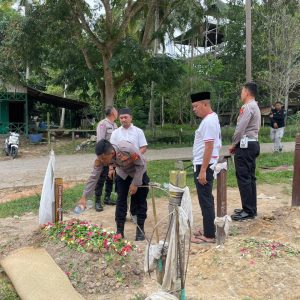 Wujud Empati Polri, Kapolres Kutim Melayat Dan Doakan Almarhum Muhammad Royyan Prasetyo