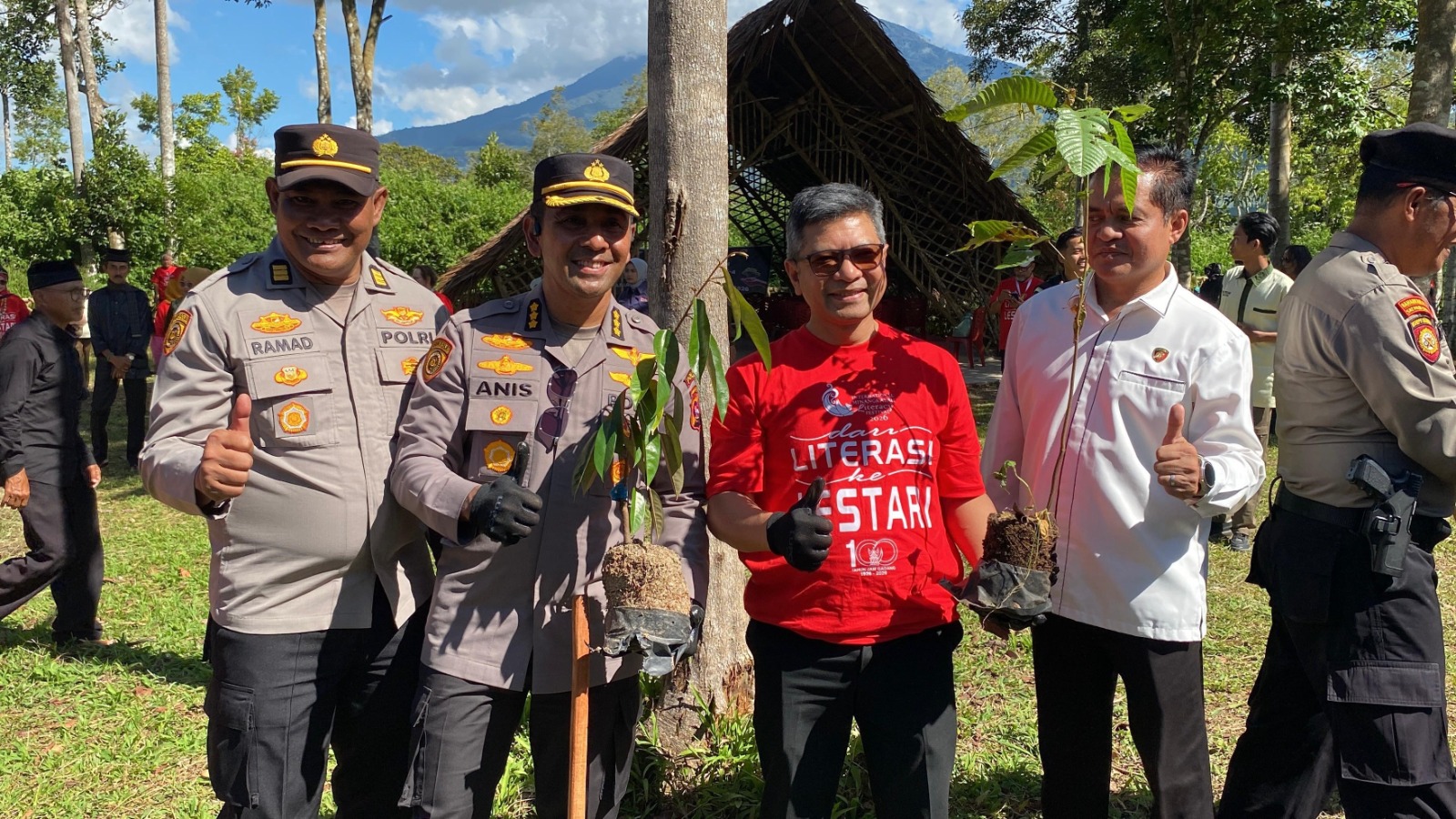 Sekjen Kementerian Luar Negeri Lakukan Penanaman Pohon IMLF-4 di Tabing Barasok